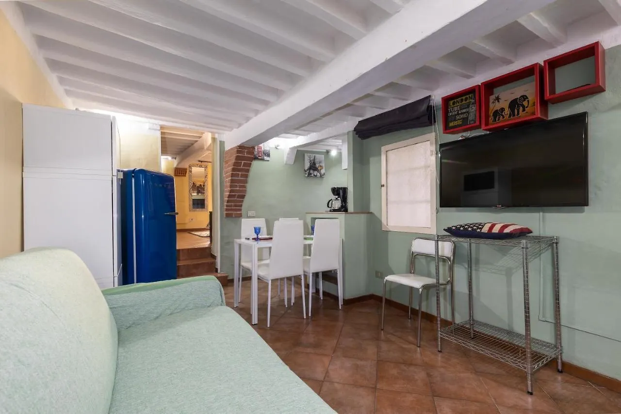 Altido Stylish Flat For 4 With Balcony, Perfect Centre Apartment Siena Italy