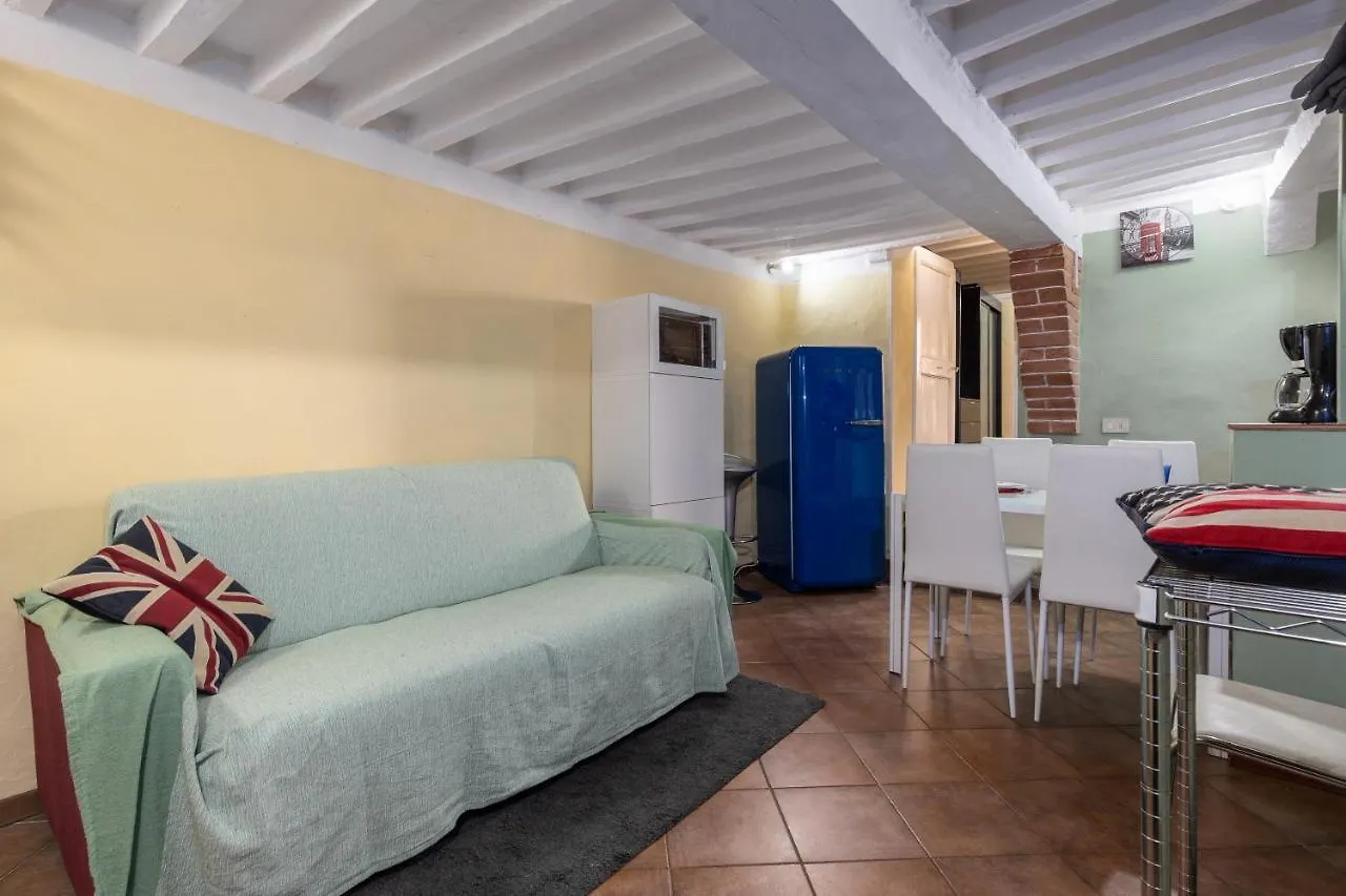 Altido Stylish Flat For 4 With Balcony, Perfect Centre Apartment Siena