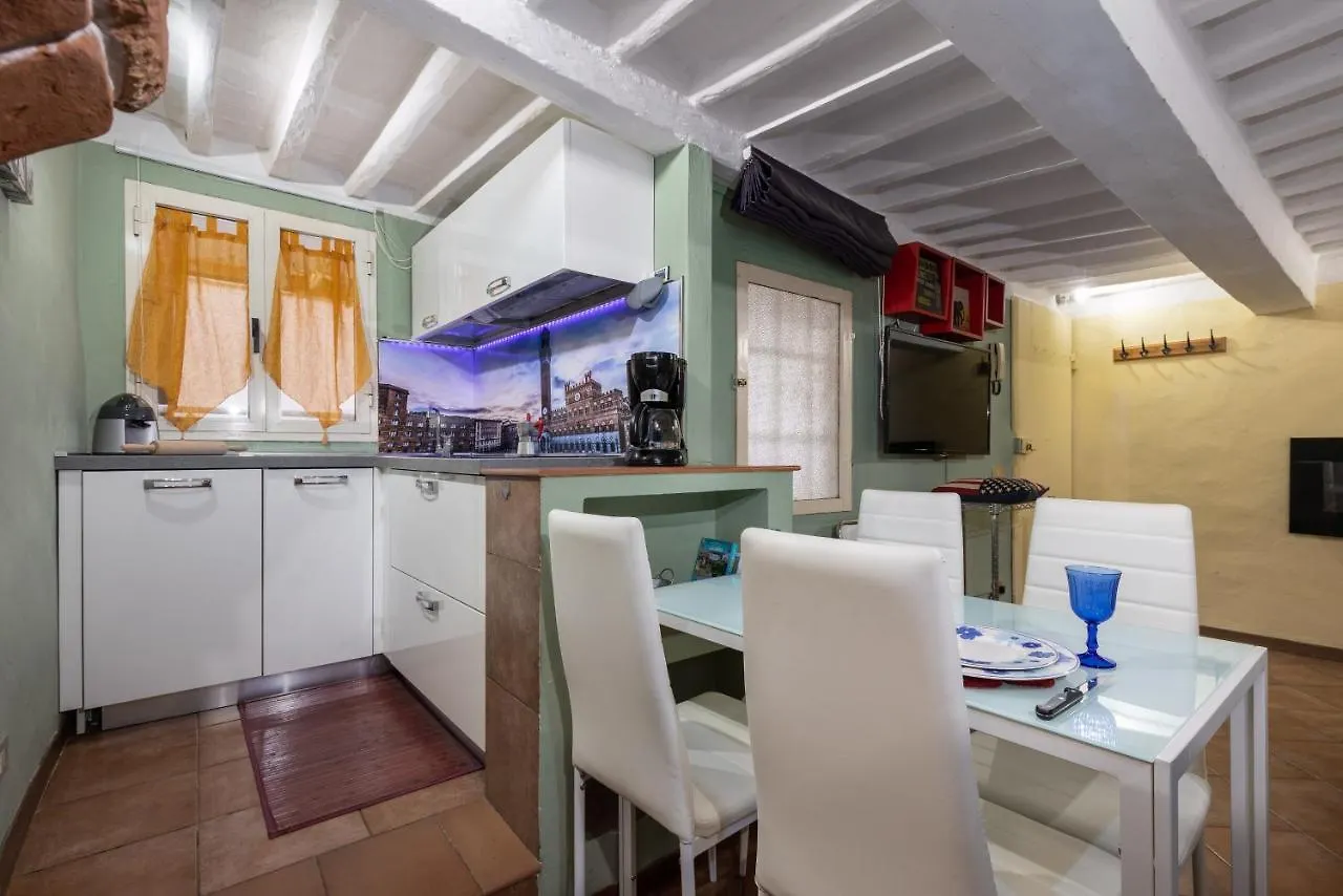 Altido Stylish Flat For 4 With Balcony, Perfect Centre Apartment Siena 0*,