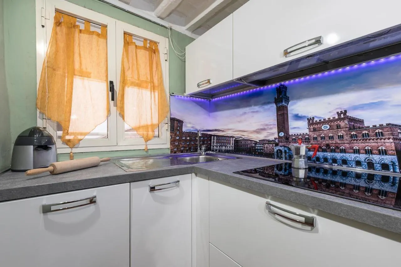 Altido Stylish Flat For 4 With Balcony, Perfect Centre Apartment Siena Italy