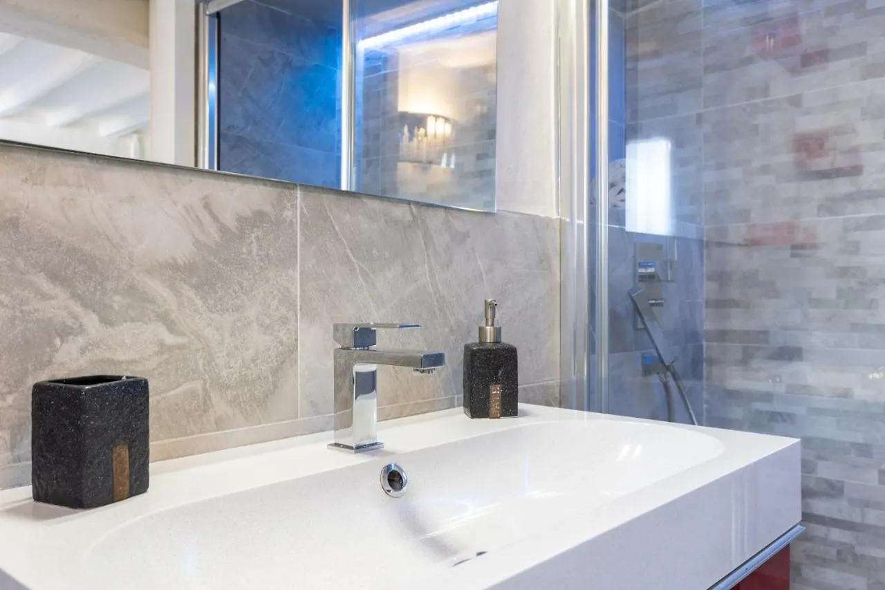 Altido Stylish Flat For 4 With Balcony, Perfect Centre Apartment Siena Italy