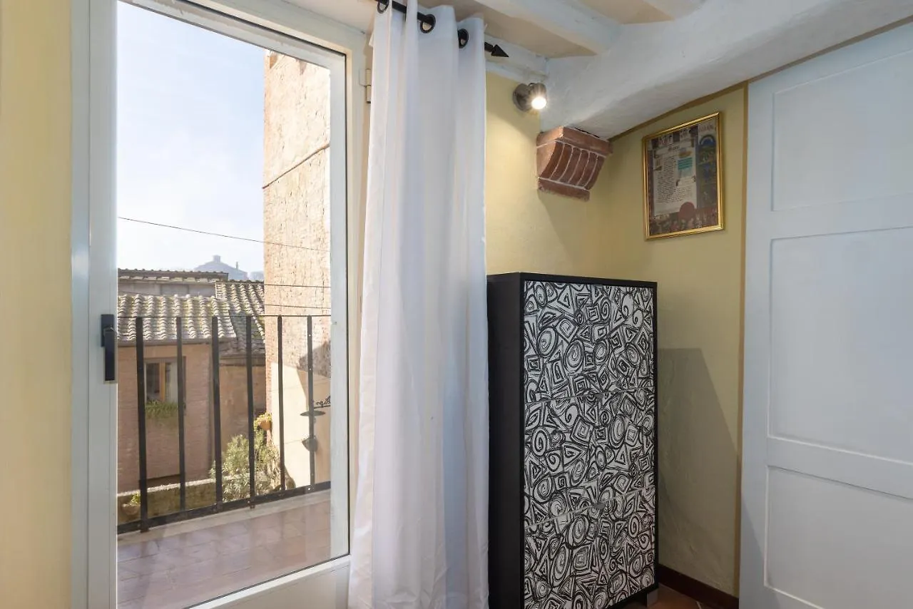 Altido Stylish Flat For 4 With Balcony, Perfect Centre Apartment Siena