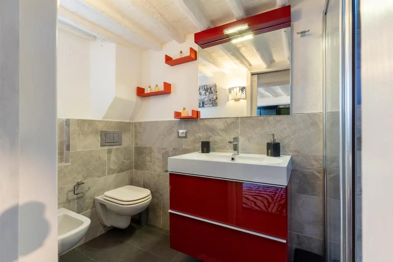 Altido Stylish Flat For 4 With Balcony, Perfect Centre Apartment Siena