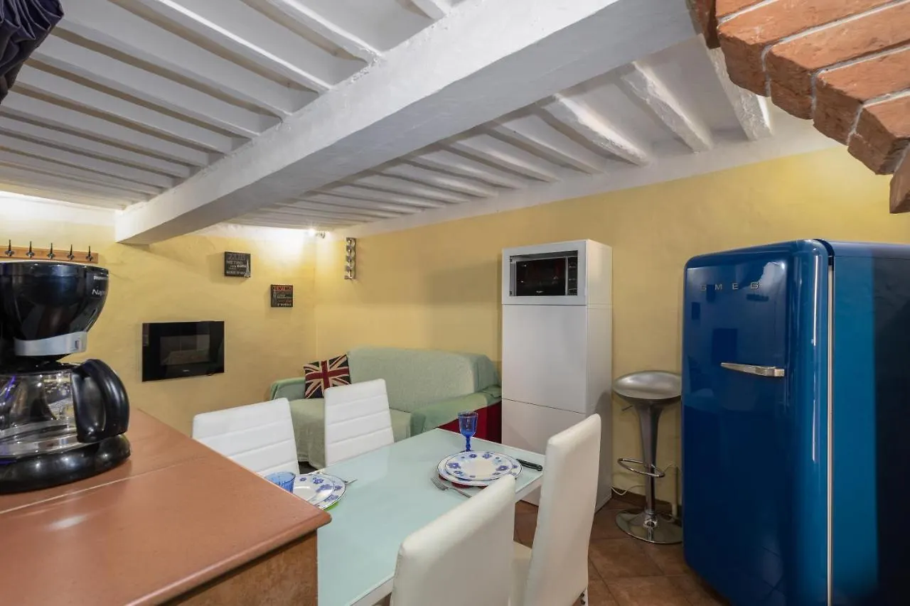 Altido Stylish Flat For 4 With Balcony, Perfect Centre Apartment Siena